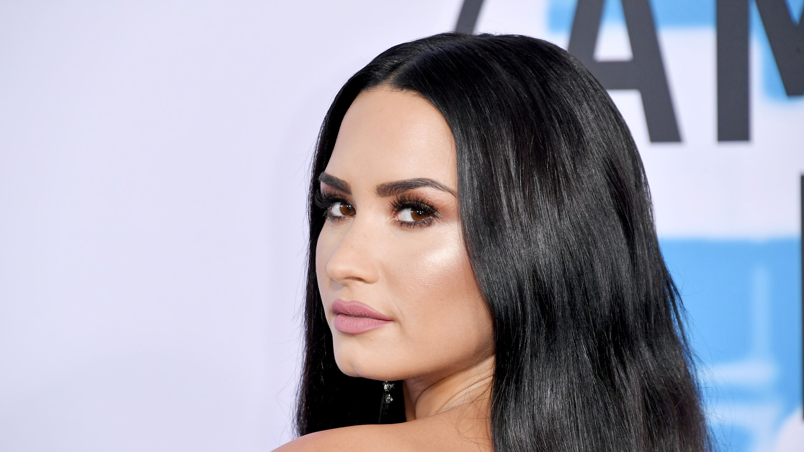 Demi Lovato to star in comedy pilot ordered by NBC