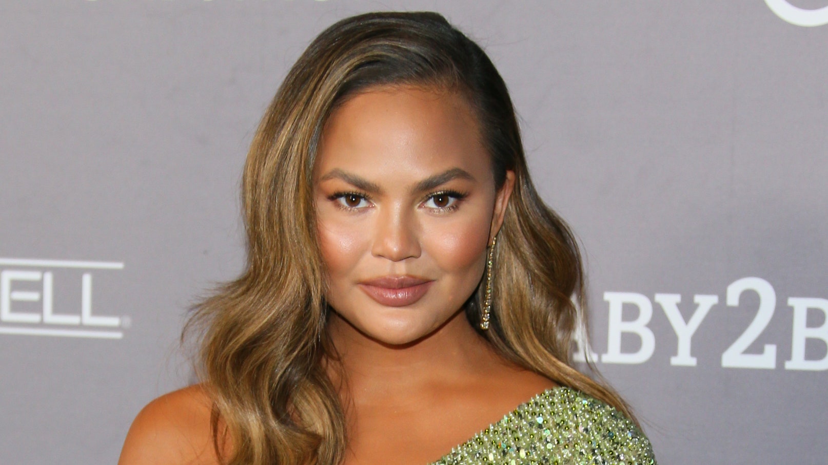 Chrissy Teigen Apologizes on Instagram For Past Mean Tweets