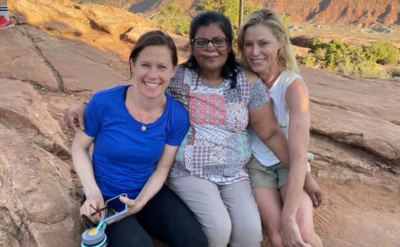 Julie Bowen of 'Modern Family' Helps Injured Woman at Utah National Park