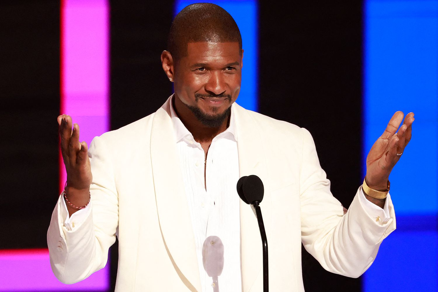 Usher and His Words on Family, Fatherhood and Forgiveness in BET Awards Lifetime Achievement Speech